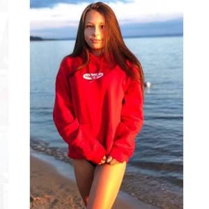 Meet your Posher, Jade